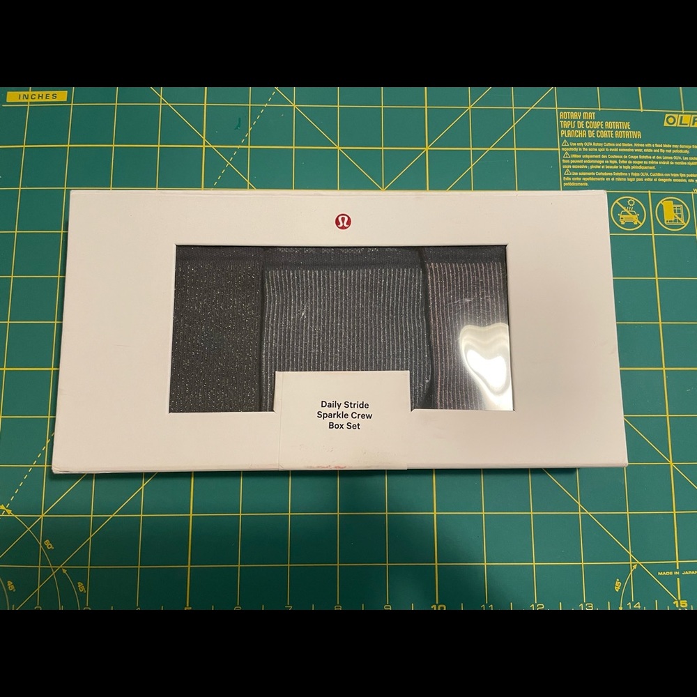 Lululemon Daily Stride Sparkle Crew box set sock size M